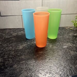 Set of 4 Tupperware Colorful Plastic Tumbler Set. 16 oz.  Exc condition